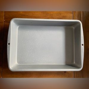 Wilton cake pan with lid